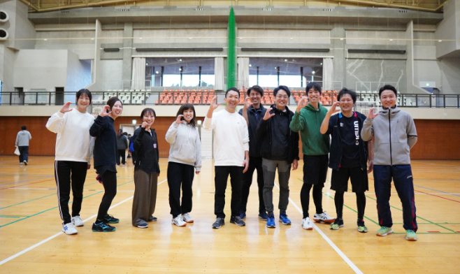 年齢も部署も関係なくチームを編成し、球技からクイズ大会まで、多彩な競技に挑む社内運動会を開催しています。賞金がかかる競技では、思わず本気になってしまうほどの盛り上がりに。普段とは異なる表情や個性がのぞく、人気のイベントです。
